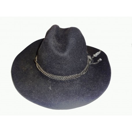 černý kovbojský klobouk