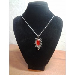 náhrdelník stříbrný s červeným kamenem