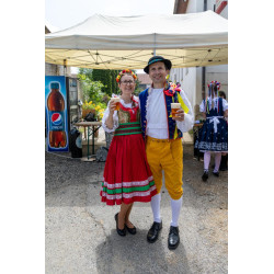 kroje v Bratronicích